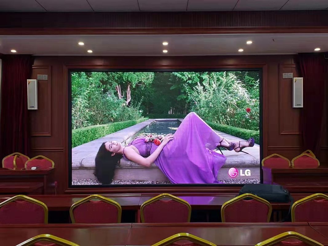 Écran d'affichage à LED à l'intérieur de la publicité HD couleur complète 16 bits luminosité